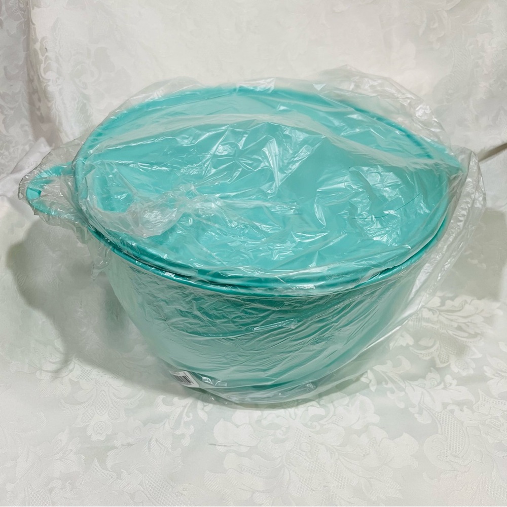 NEW (NIP)Tupperware 59-Cup Thatsa Jumbo Bowl - Mint - Picture 4 of 9